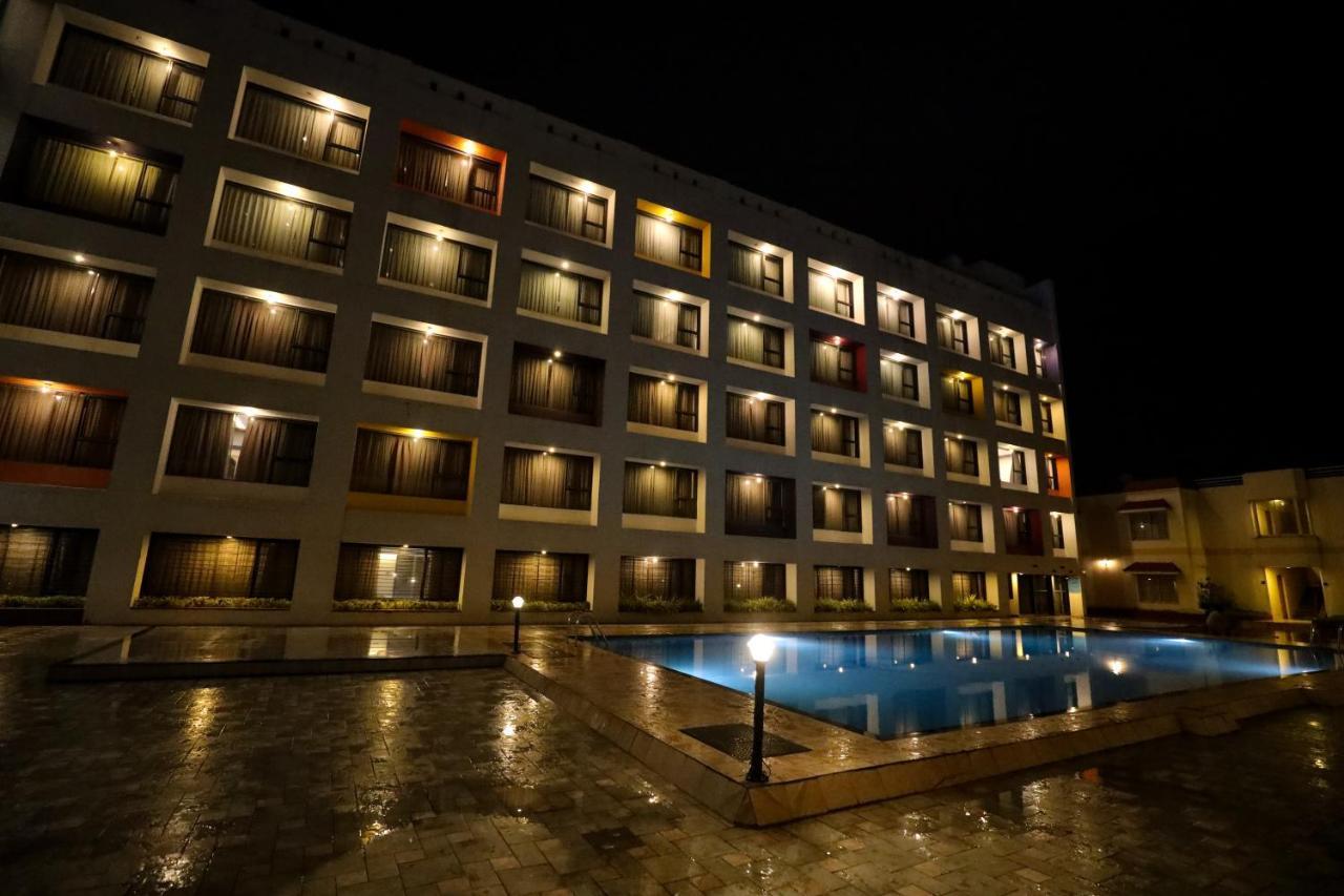 Hotel Atithi, Aurangabad エクステリア 写真