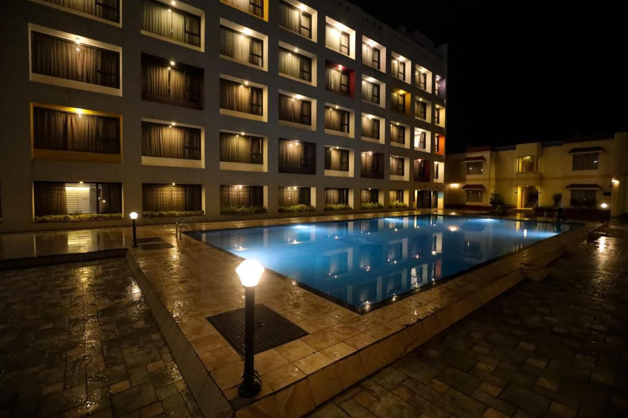 Hotel Atithi, Aurangabad エクステリア 写真