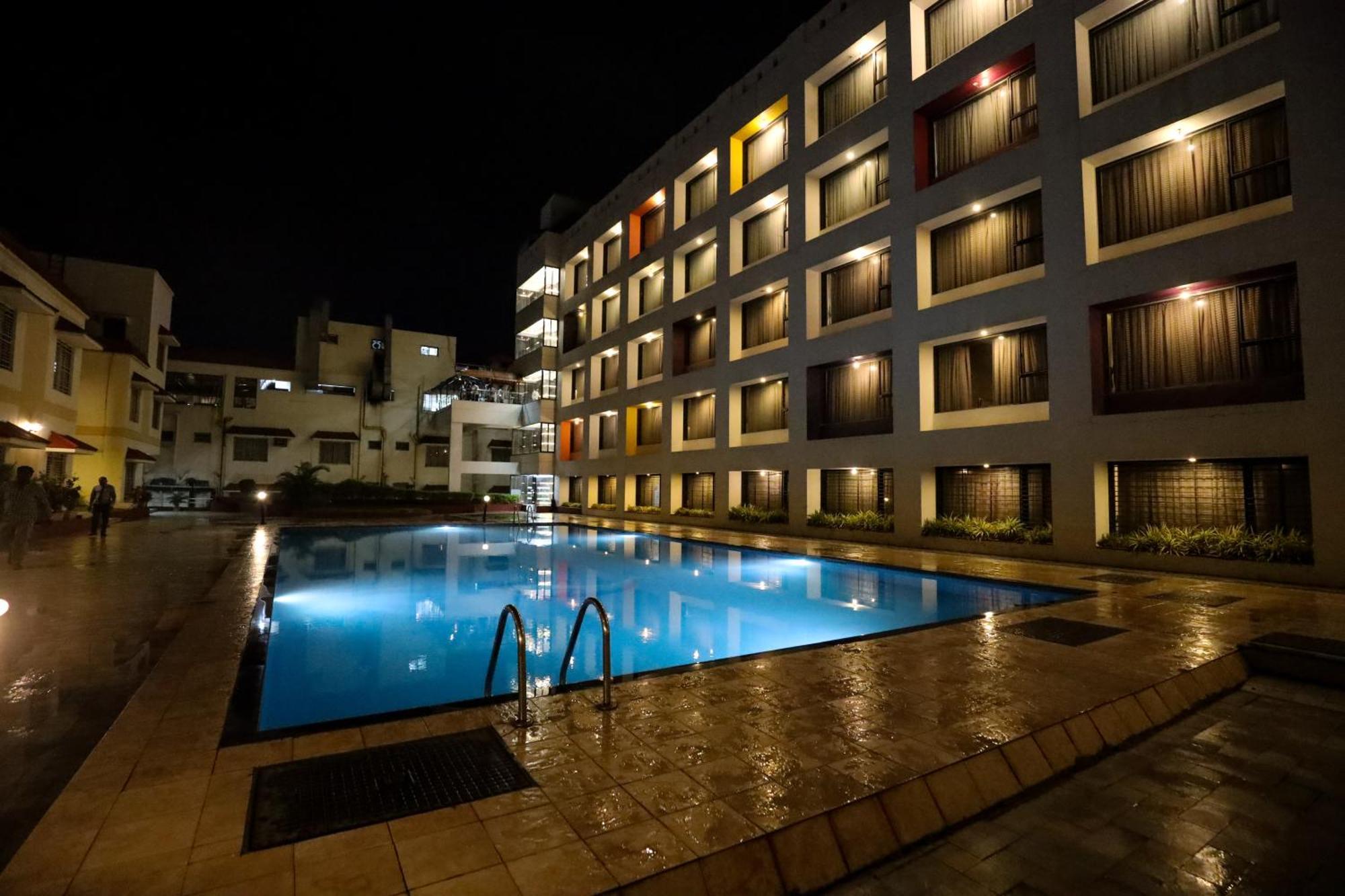 Hotel Atithi, Aurangabad エクステリア 写真