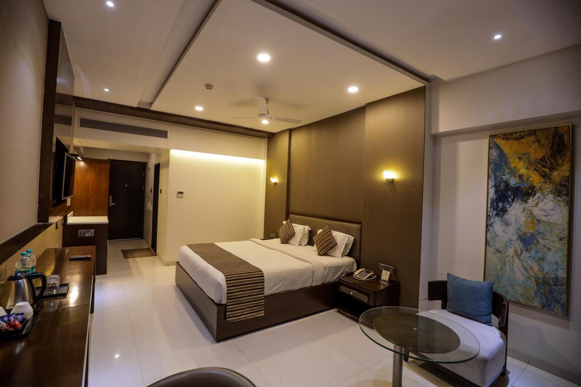 Hotel Atithi, Aurangabad エクステリア 写真