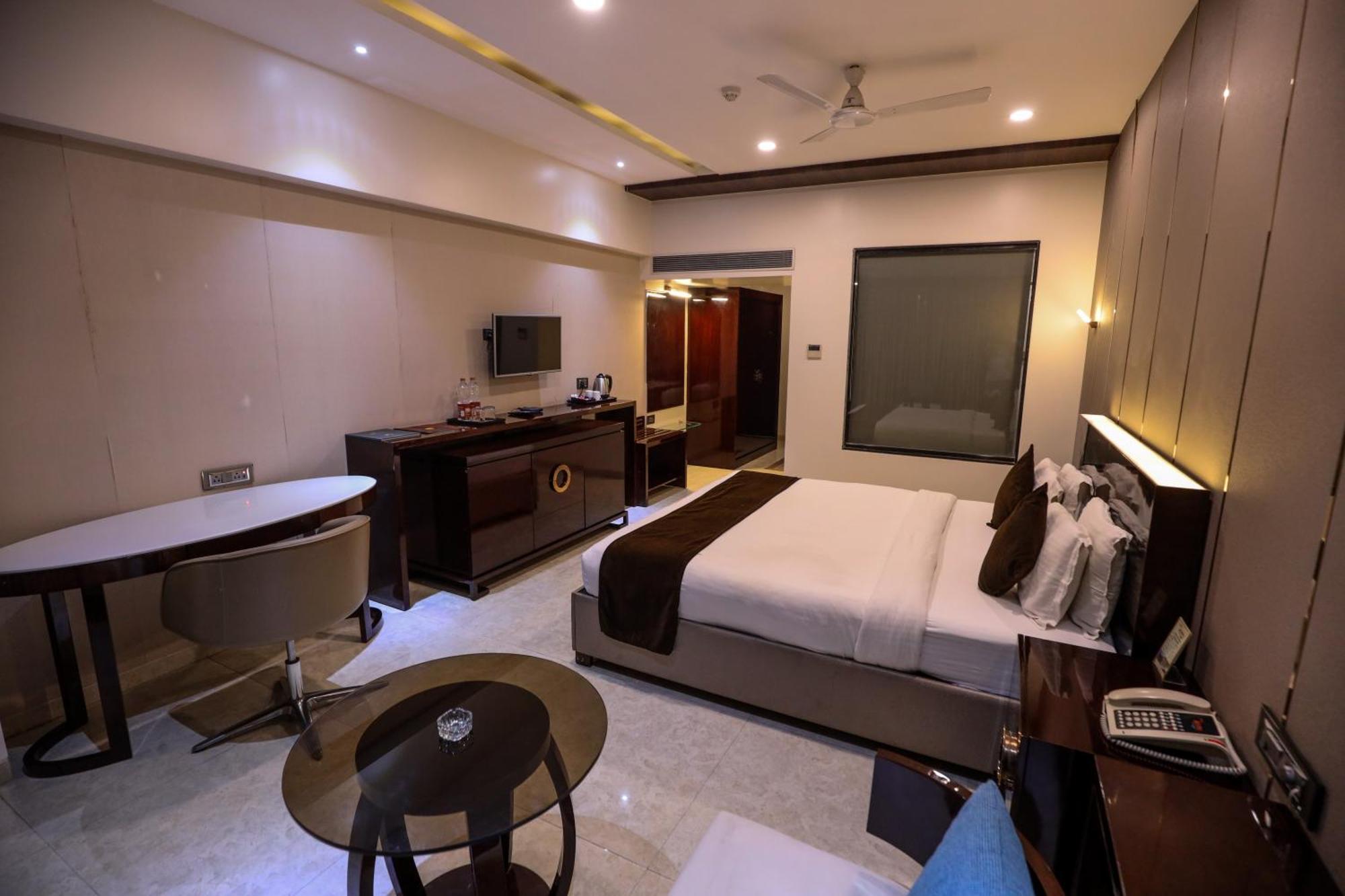 Hotel Atithi, Aurangabad エクステリア 写真