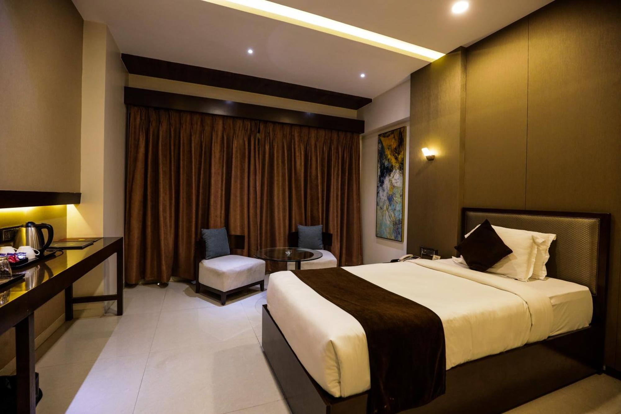 Hotel Atithi, Aurangabad エクステリア 写真
