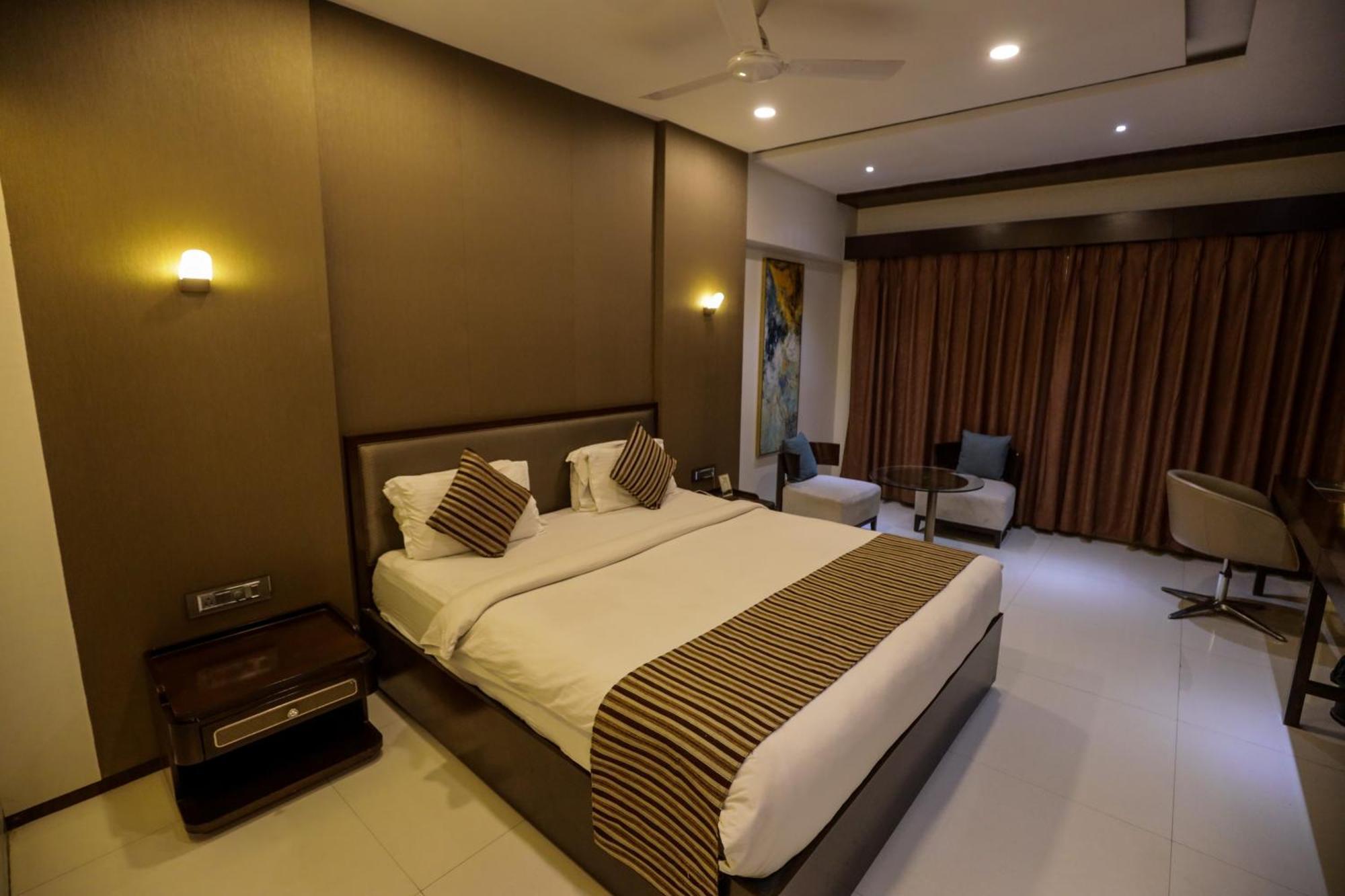 Hotel Atithi, Aurangabad エクステリア 写真