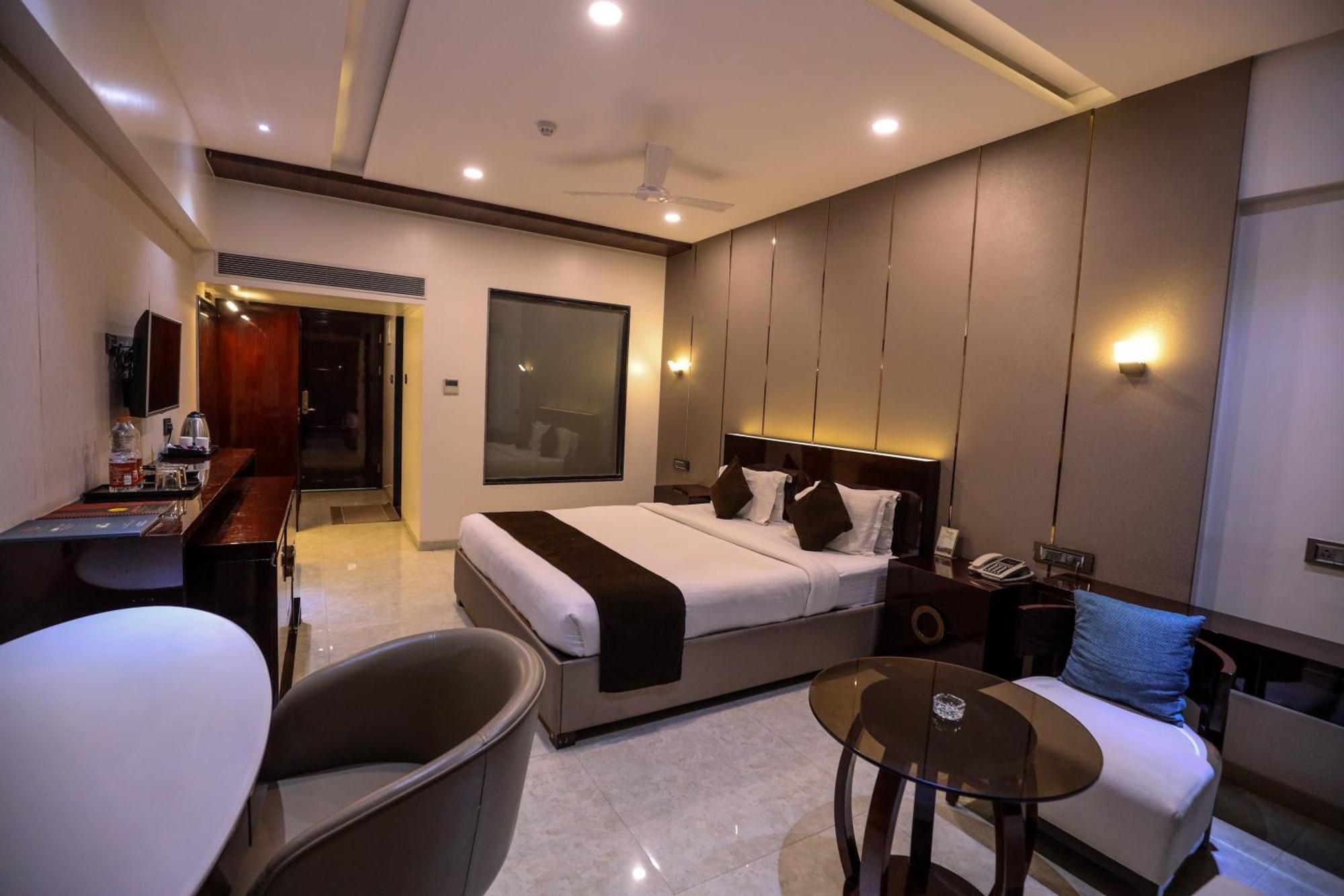 Hotel Atithi, Aurangabad エクステリア 写真