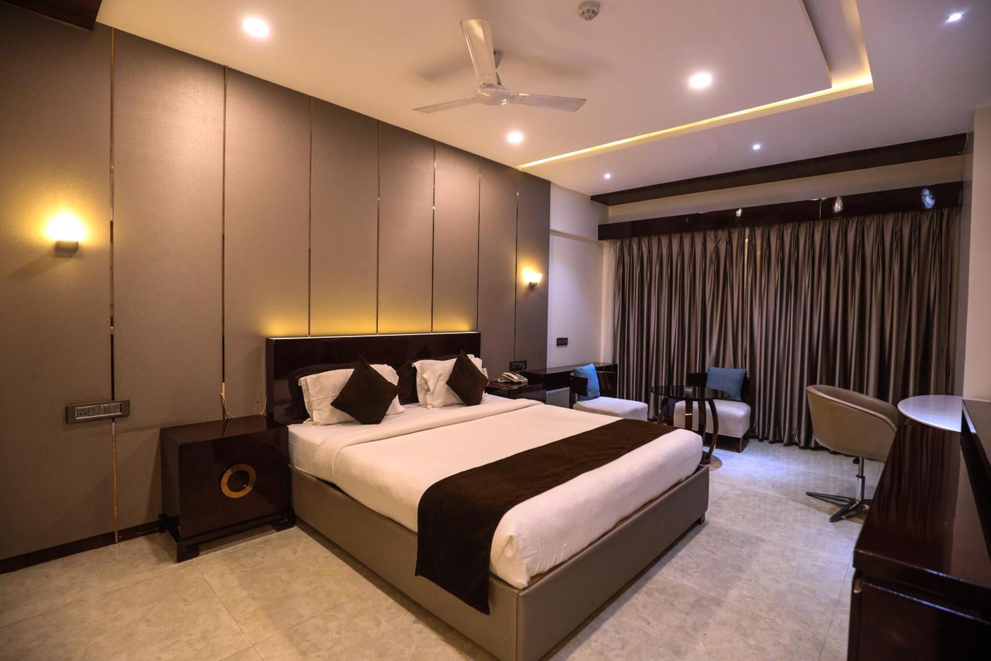 Hotel Atithi, Aurangabad エクステリア 写真