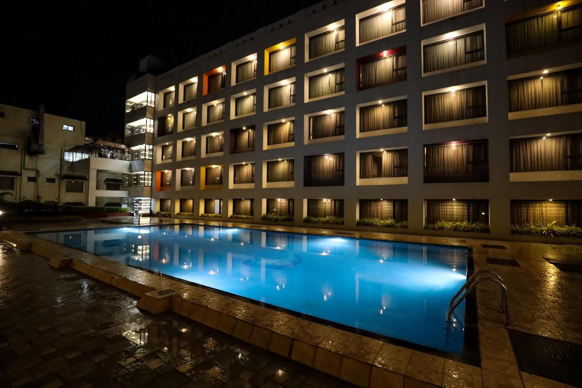 Hotel Atithi, Aurangabad エクステリア 写真