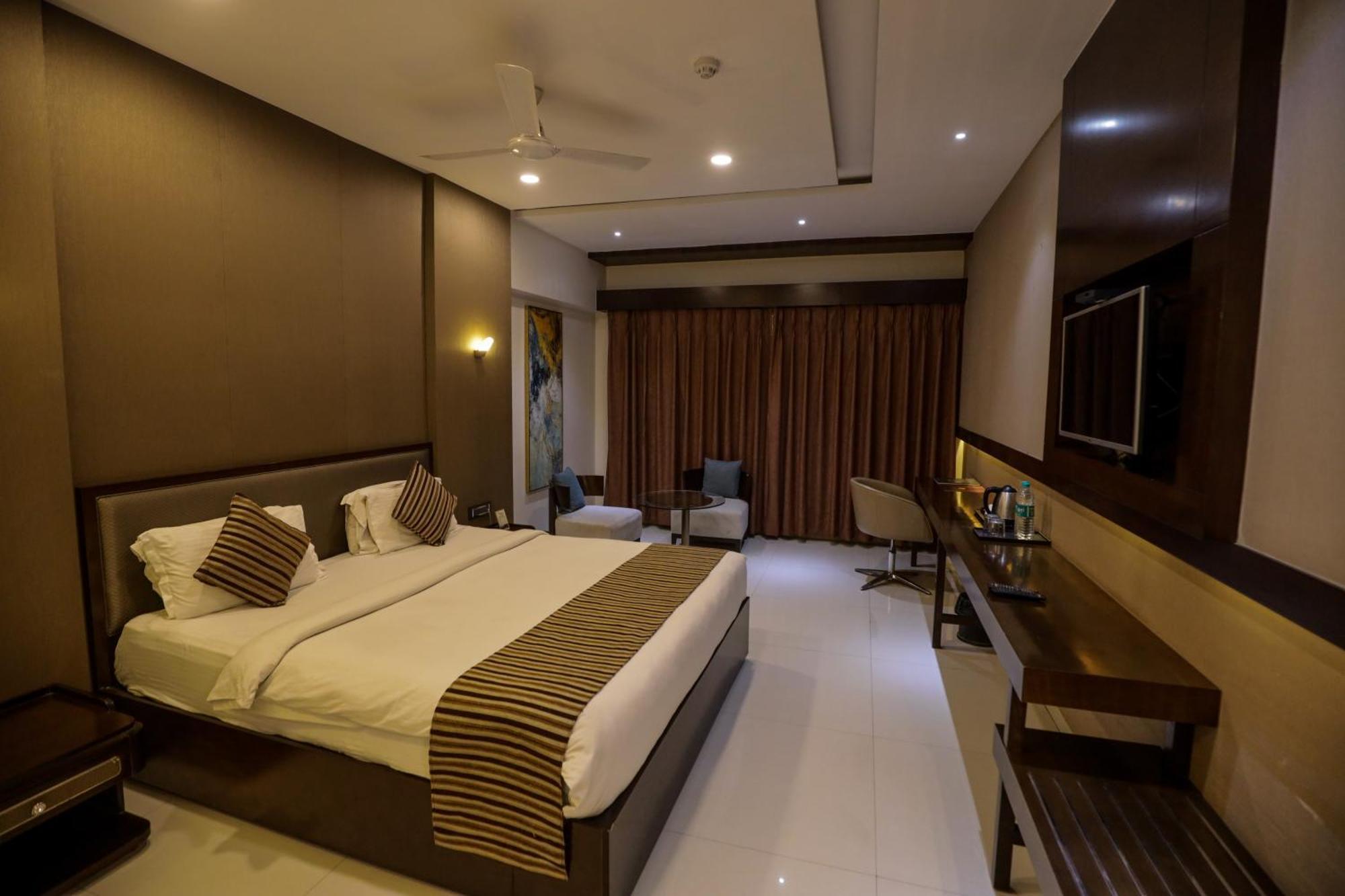Hotel Atithi, Aurangabad エクステリア 写真
