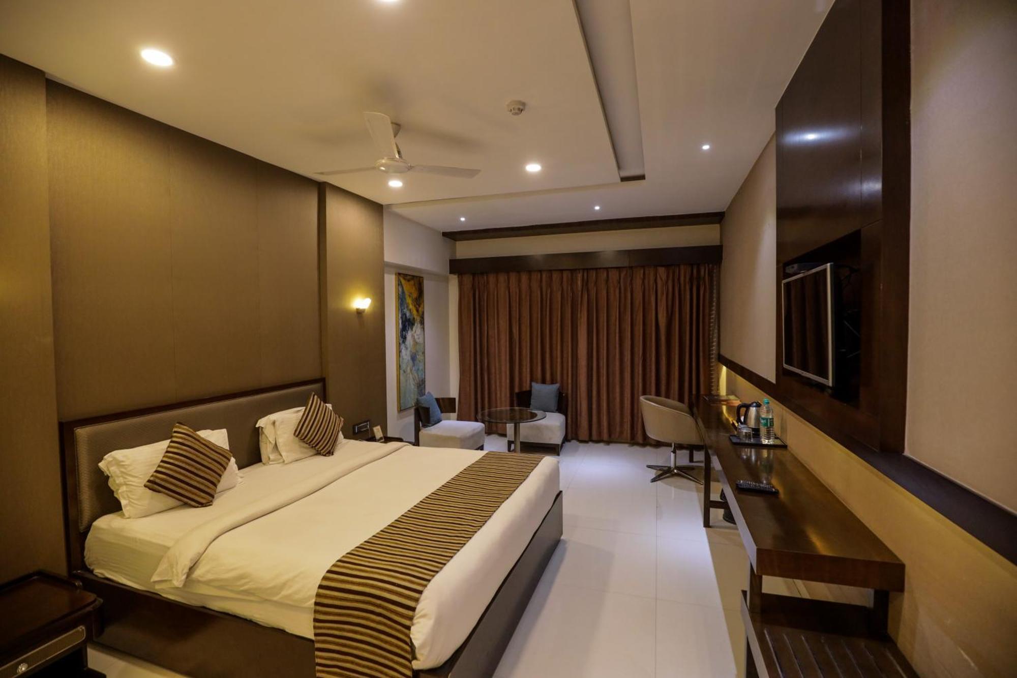 Hotel Atithi, Aurangabad エクステリア 写真