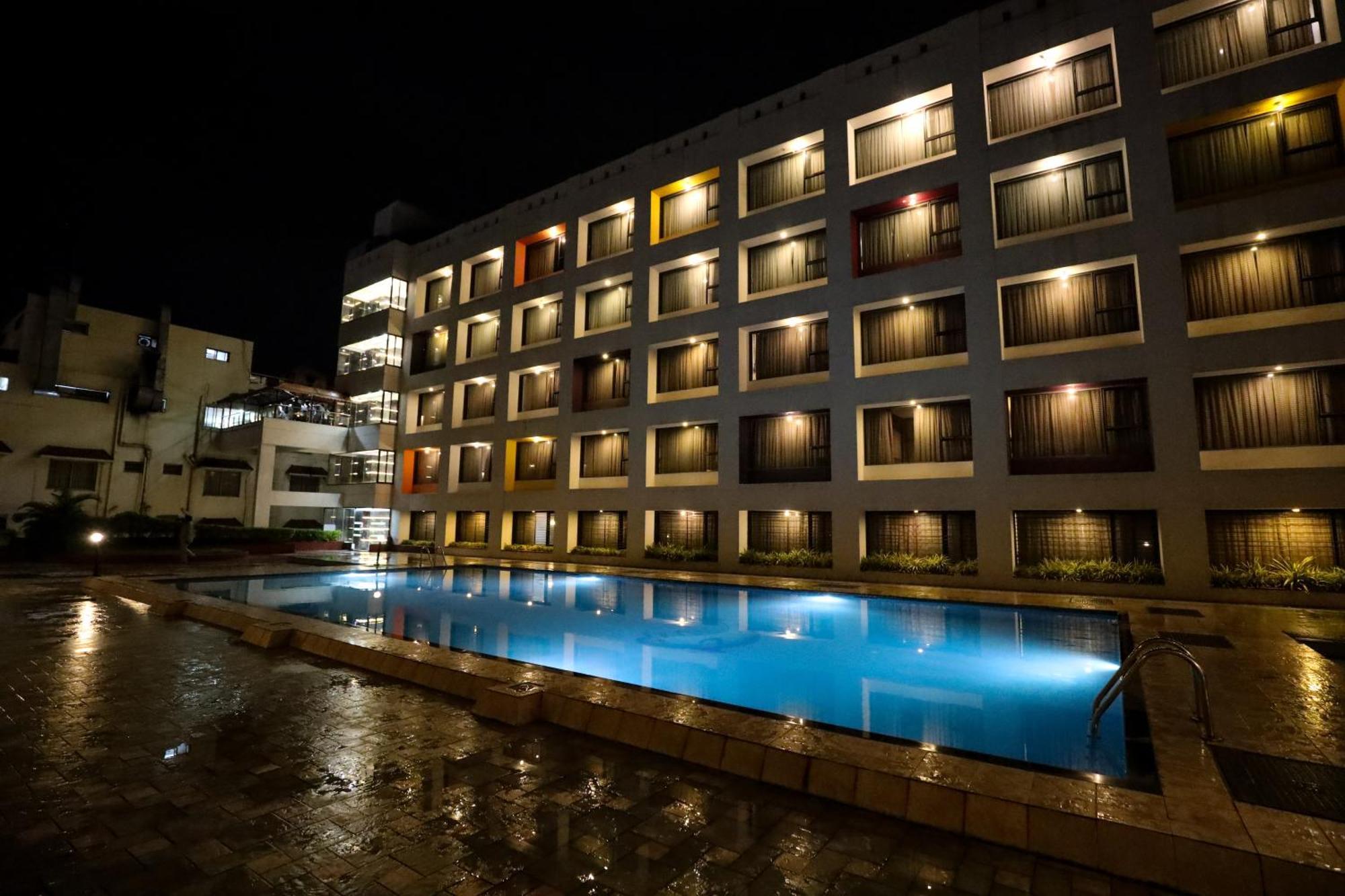 Hotel Atithi, Aurangabad エクステリア 写真