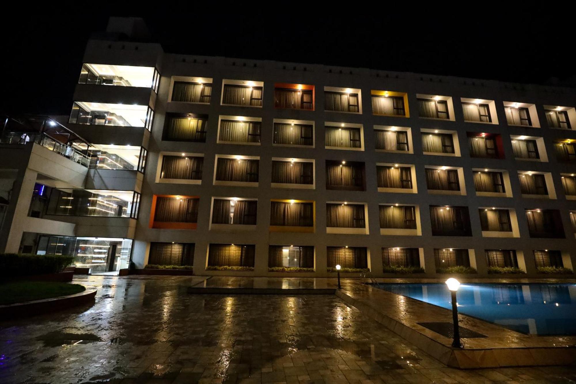 Hotel Atithi, Aurangabad エクステリア 写真